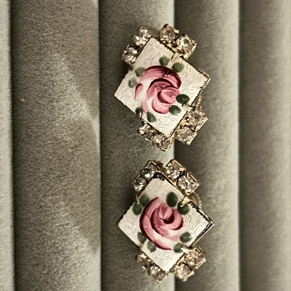 Screw back clip on earrings. Roses - Picture 4 of 6